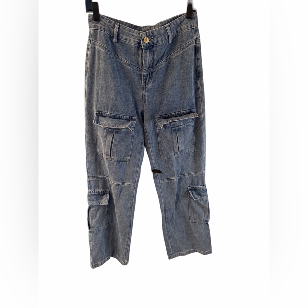 Vintage-Inspired Denim Cargo Jeans - Light Blue